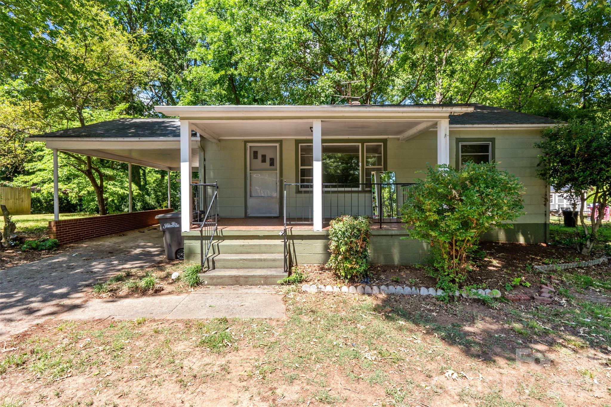 Single Family Residence at 412 Eastside Drive, Statesville, photo 2 of 23