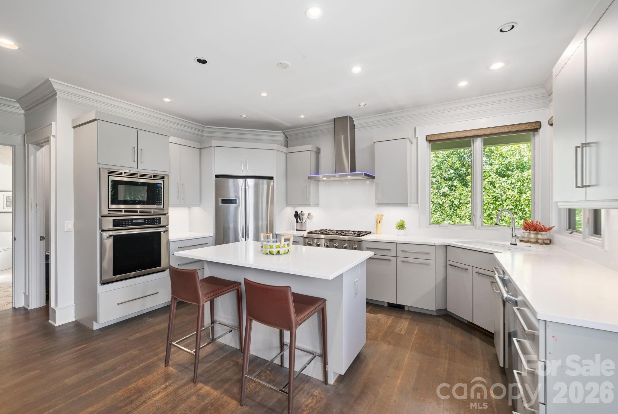 Spacious eat-in kitchen island - 31 Bradford Vistas Drive, Fletcher