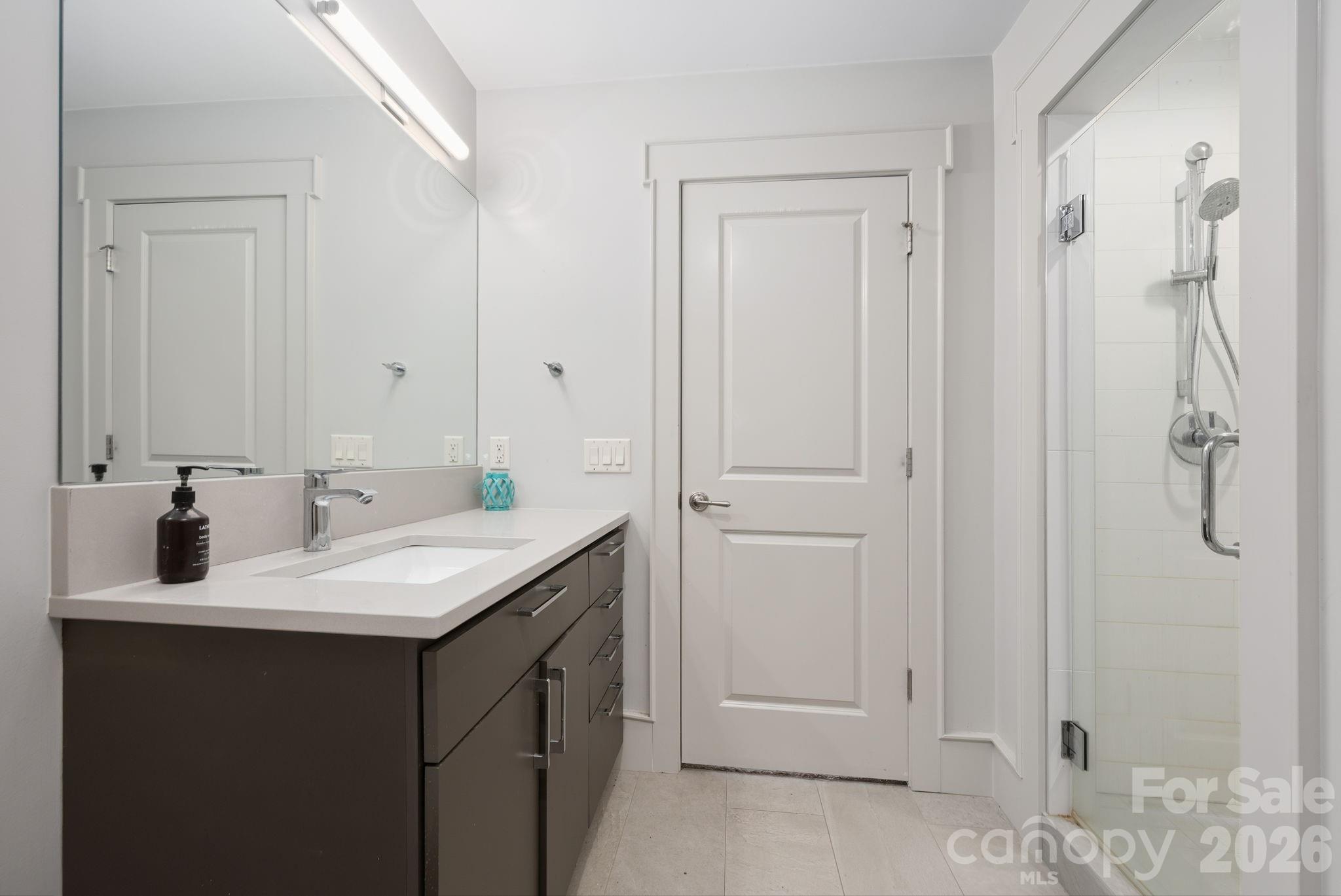 Upper level bathroom - 31 Bradford Vistas Drive, Fletcher