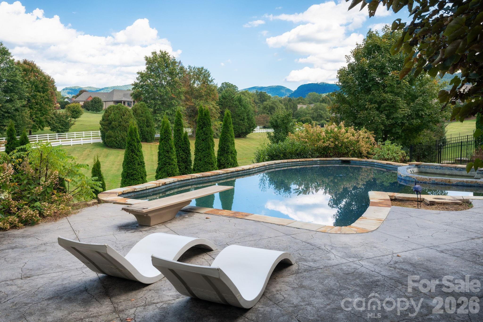 Relax by the custom pool while being sorrounded by the beautiful mountains - 31 Bradford Vistas Drive, Fletcher