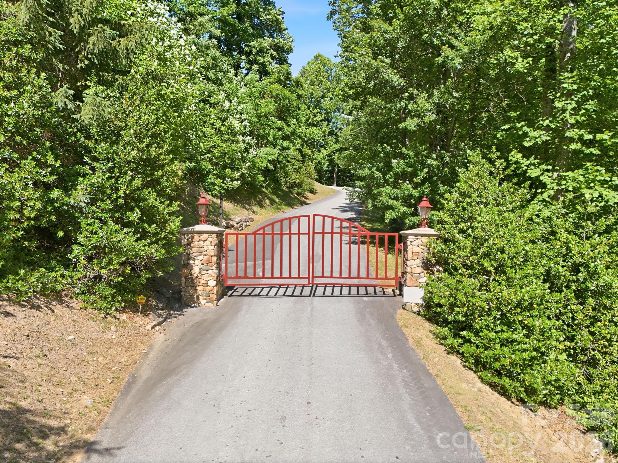 Community gate - 99999 Cliffledge Trail, Black Mountain