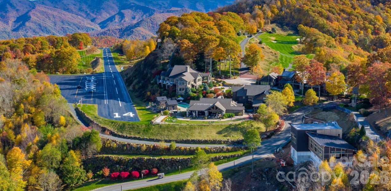 ALL ATOP SLICKROCK MOUNTAIN - 427 Spring Rock Road, Burnsville