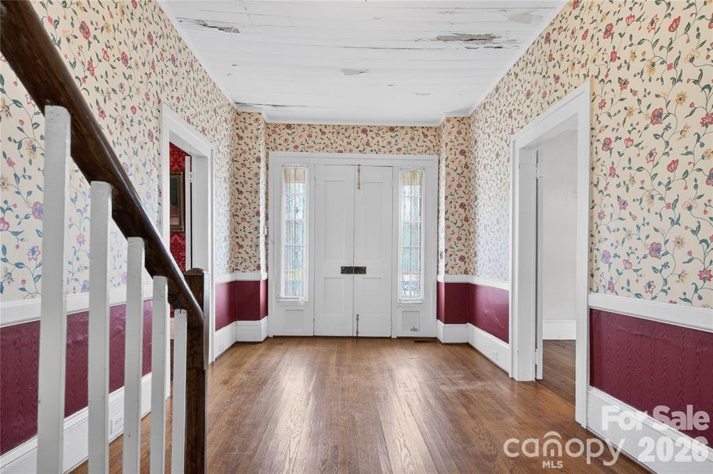 Center hall, looking toward front doors - 11124 Eastfield Road, Huntersville