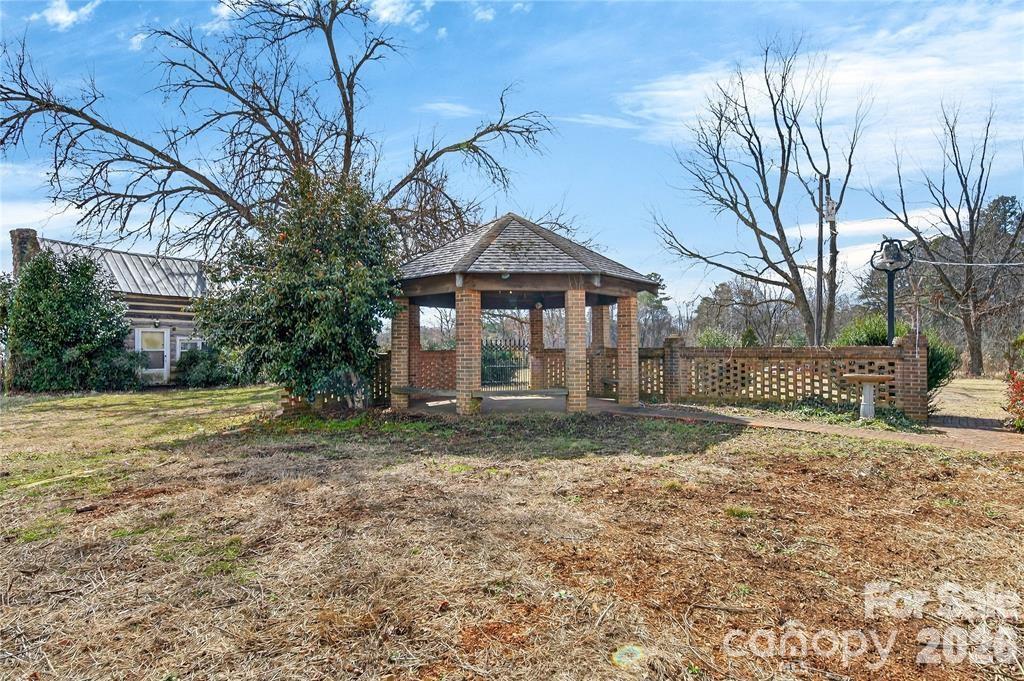 Gazebo in the backyard - 11124 Eastfield Road, Huntersville