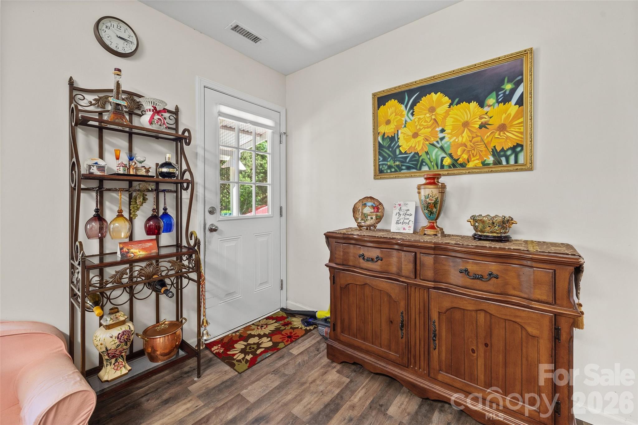 Single Family Residence at 208 Victoria Circle, York, photo 9 of 23