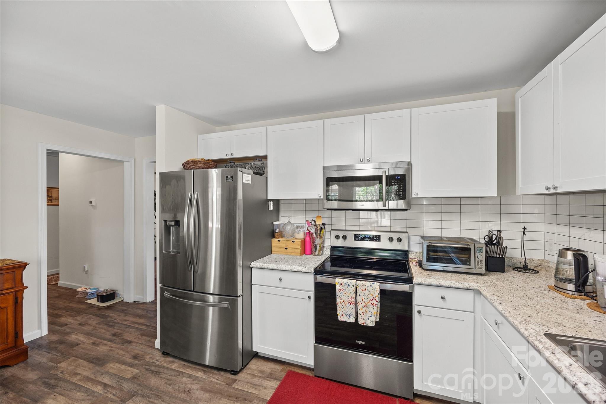 Single Family Residence at 208 Victoria Circle, York, photo 11 of 23