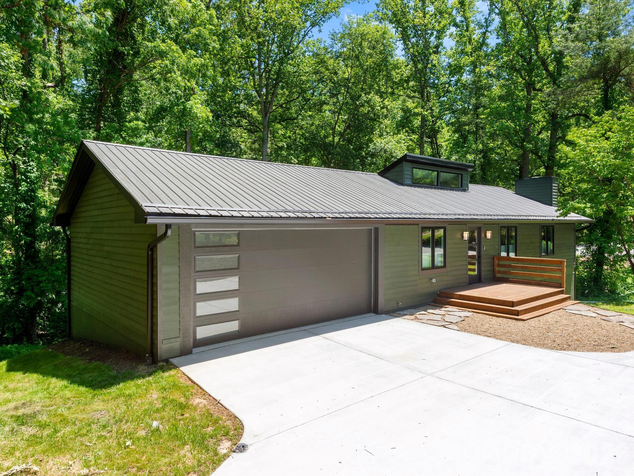 18x8 two car garage. Amarr Lincoln Frosted glass door - 17 Muirfield Drive, Arden