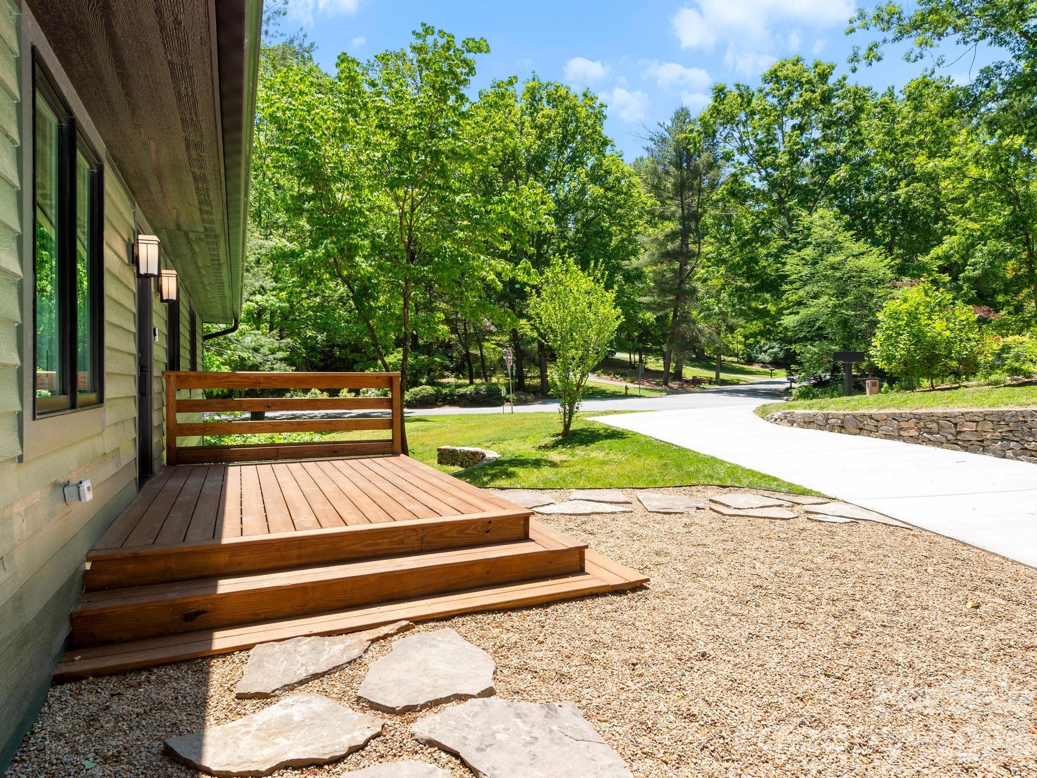 Landscaped walkway - 17 Muirfield Drive, Arden