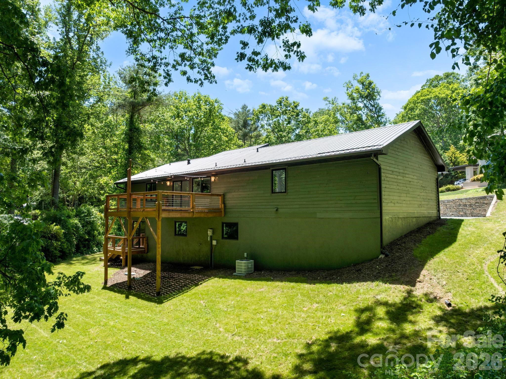 Single Family Residence at 17 Muirfield Drive, Arden, photo 10 of 48