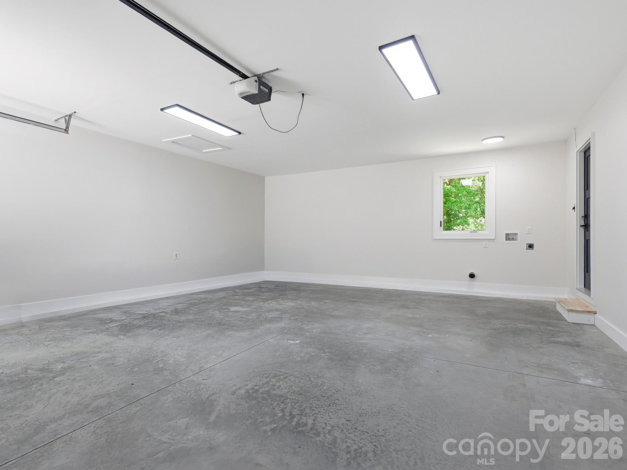 laundry hookup in garage. - 17 Muirfield Drive, Arden