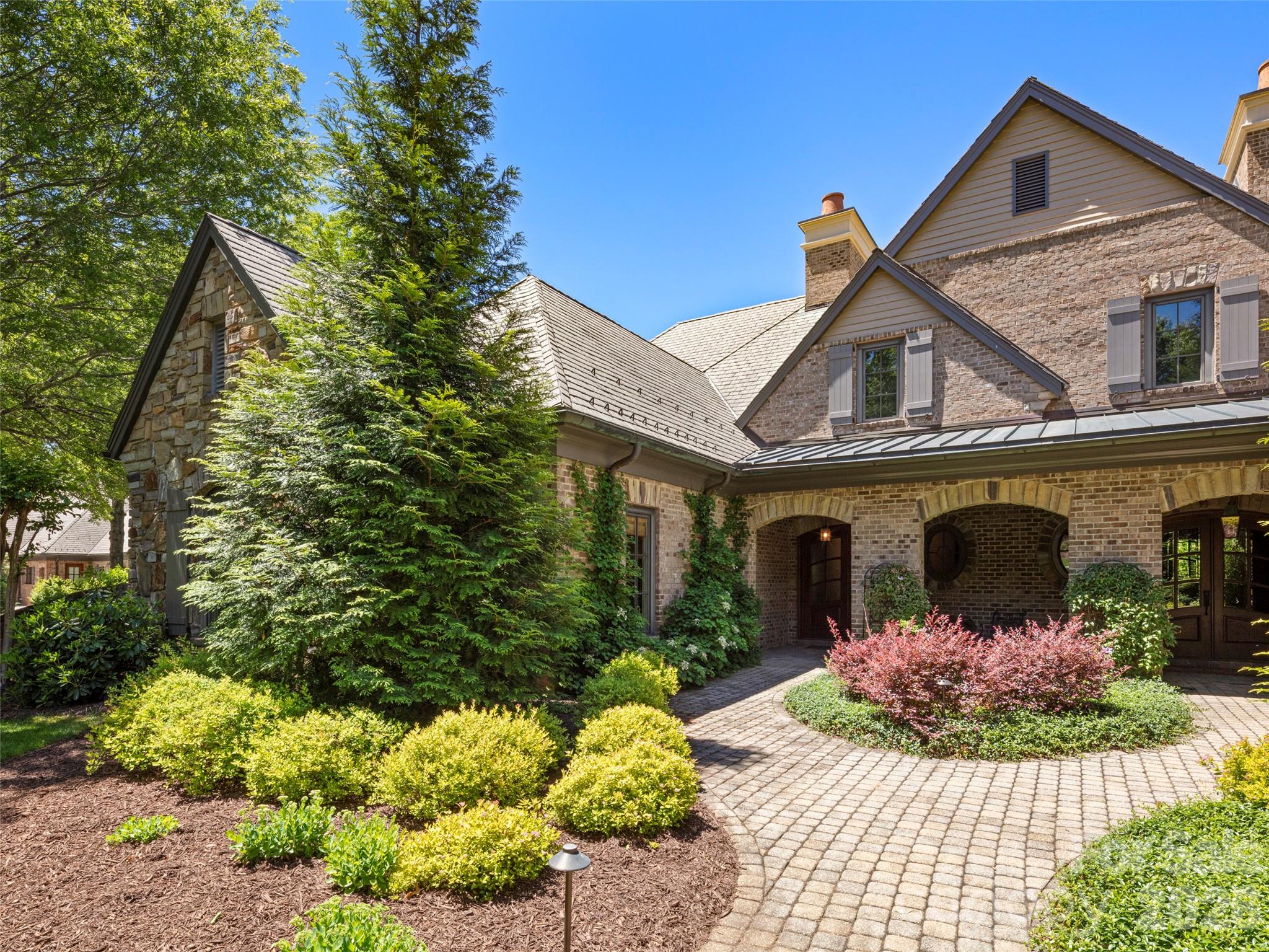 Townhouse at 14 Golfside Court, Arden, photo 2 of 45