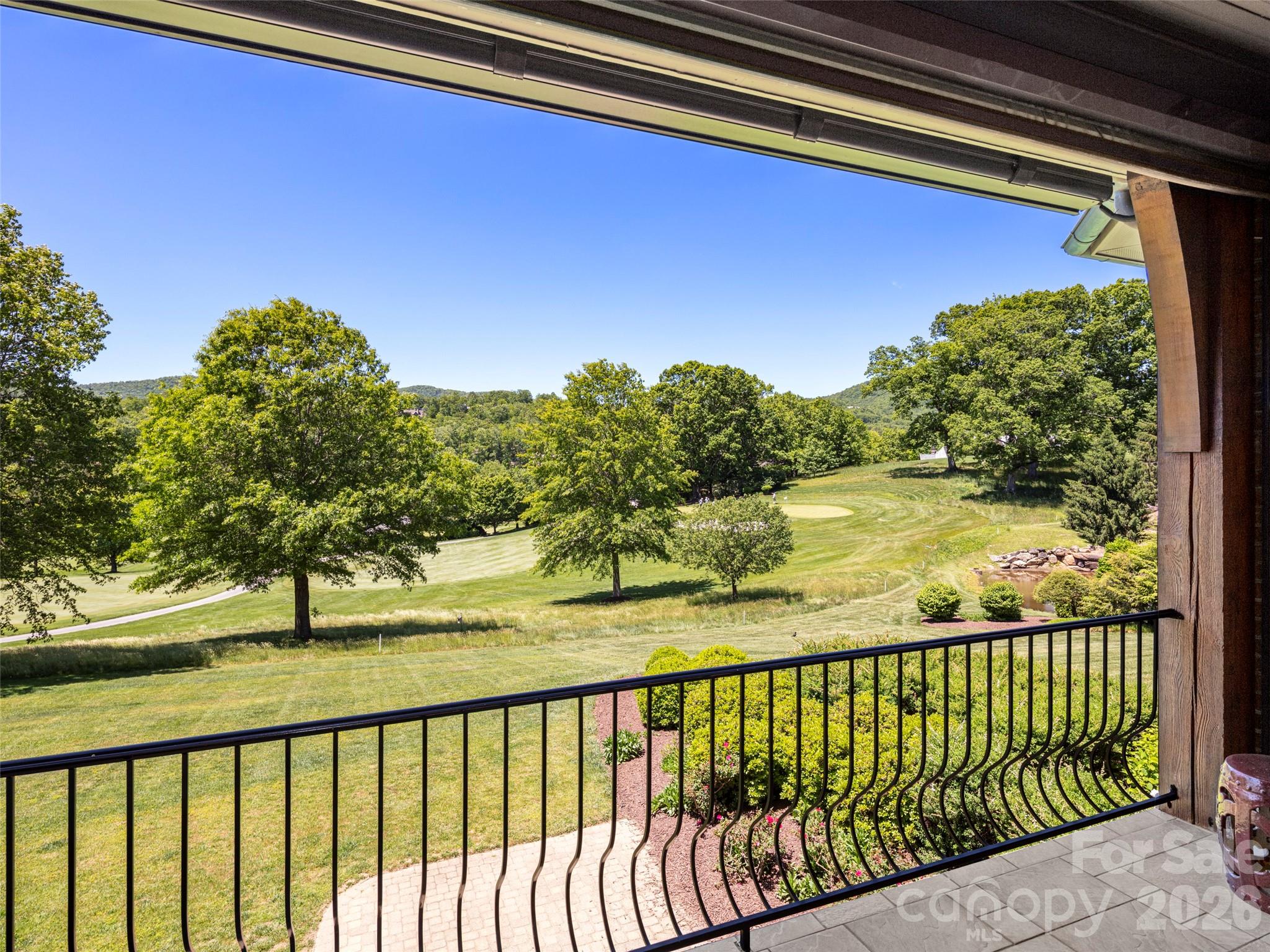 Townhouse at 14 Golfside Court, Arden, photo 12 of 45