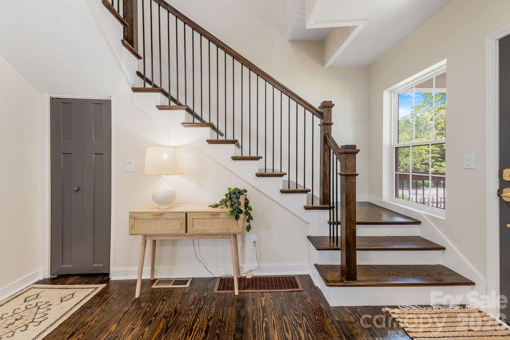 Single Family Residence at 131 Woodrow Avenue, Asheville, photo 18 of 44