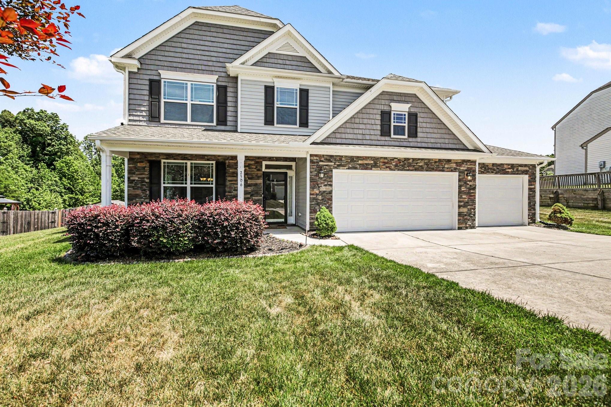 Single Family Residence at 2506 Copperleaf Court, High Point, photo 2 of 36