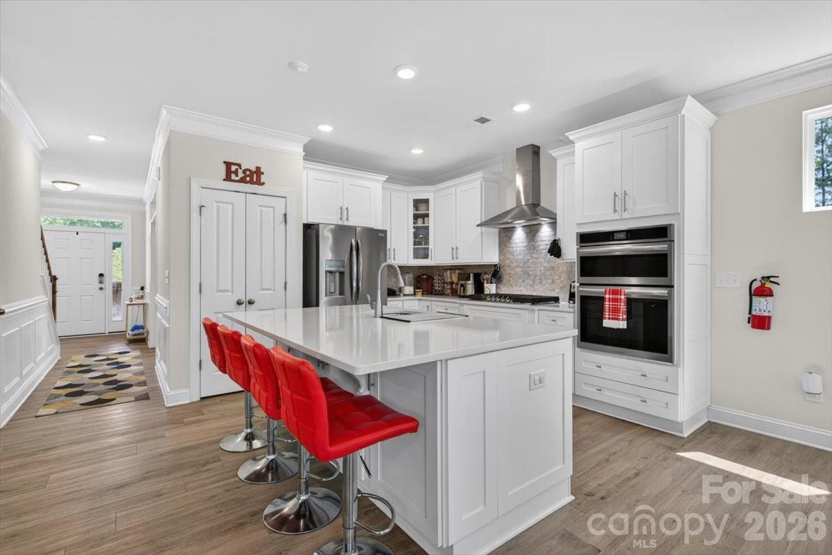 large center island, gas cooktop - 109 W Heart Pine Lane, Statesville