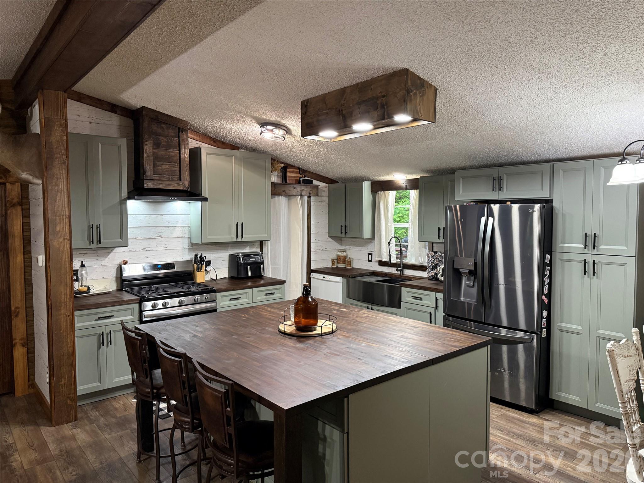 Single Family Residence at 71 Ledford Ridge Lane, Bakersville, photo 4 of 19
