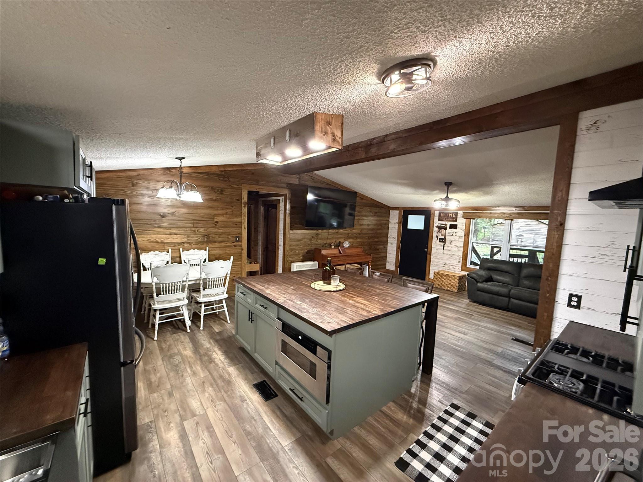 Single Family Residence at 71 Ledford Ridge Lane, Bakersville, photo 6 of 19