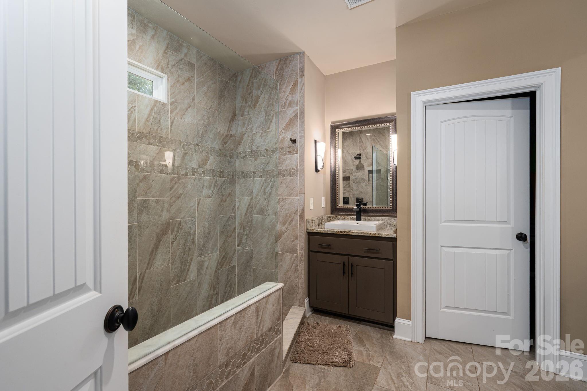 Single Family Residence at 489 Evergreen Road, Lake Wylie, photo 20 of 47