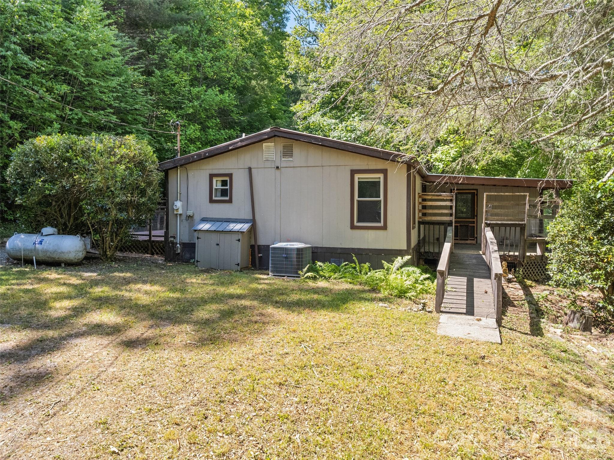 Single Family Residence at 102 Serenity Lane, Clyde, photo 3 of 37