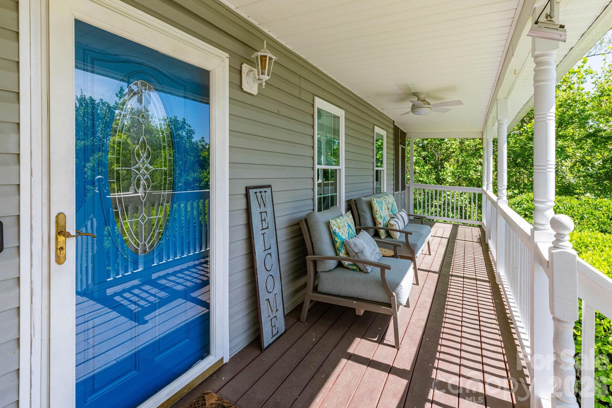 Covered Front Porch - 215 Butternut Lane, Leicester