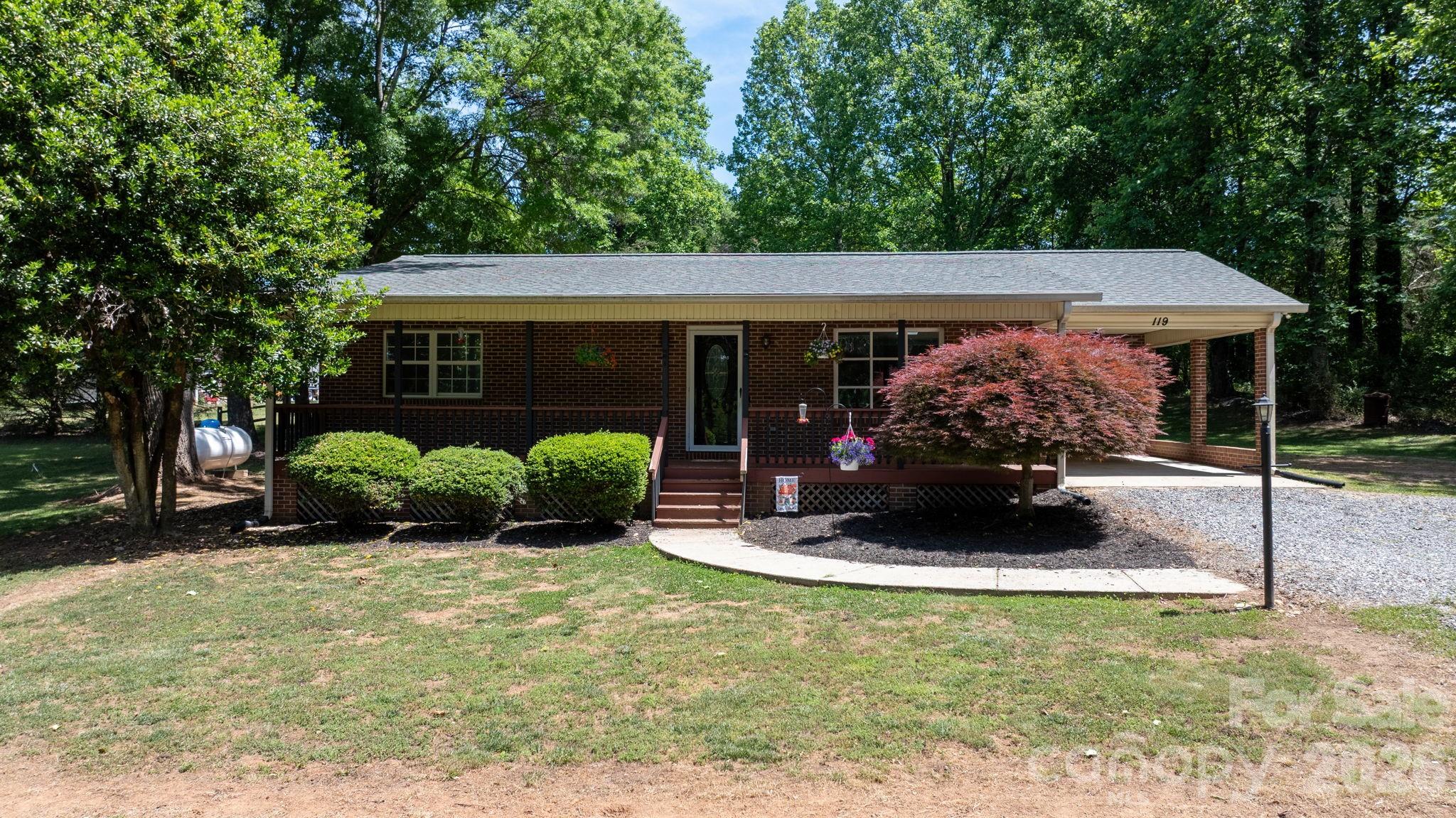 Single Family Residence at 119 Nevermore Lane, Statesville, photo 6 of 36