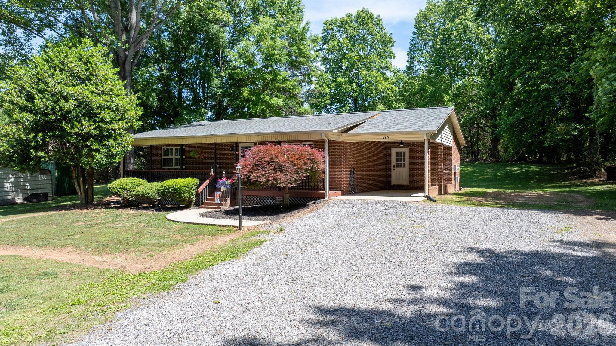 Single Family Residence at 119 Nevermore Lane, Statesville, photo 8 of 36