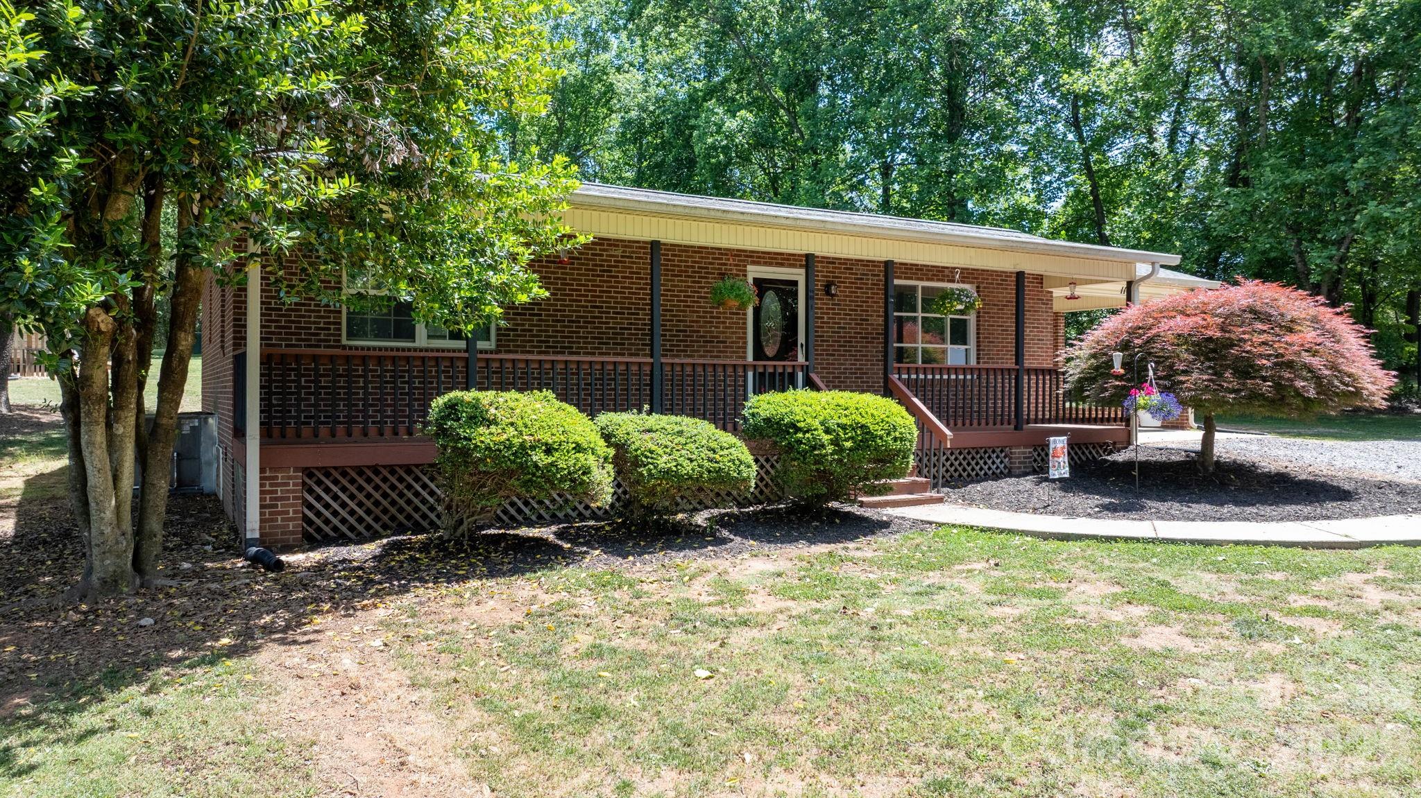 Single Family Residence at 119 Nevermore Lane, Statesville, photo 2 of 36