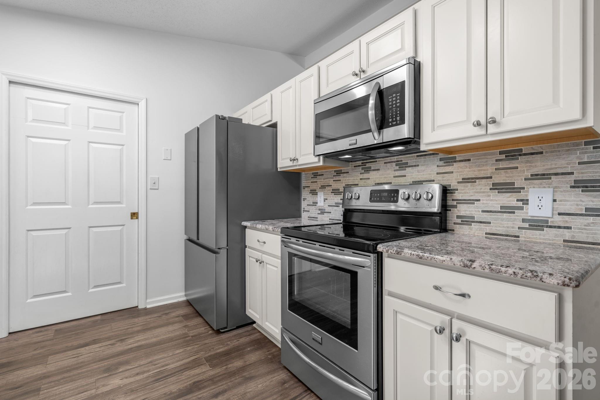 Single Family Residence at 119 Nevermore Lane, Statesville, photo 4 of 36