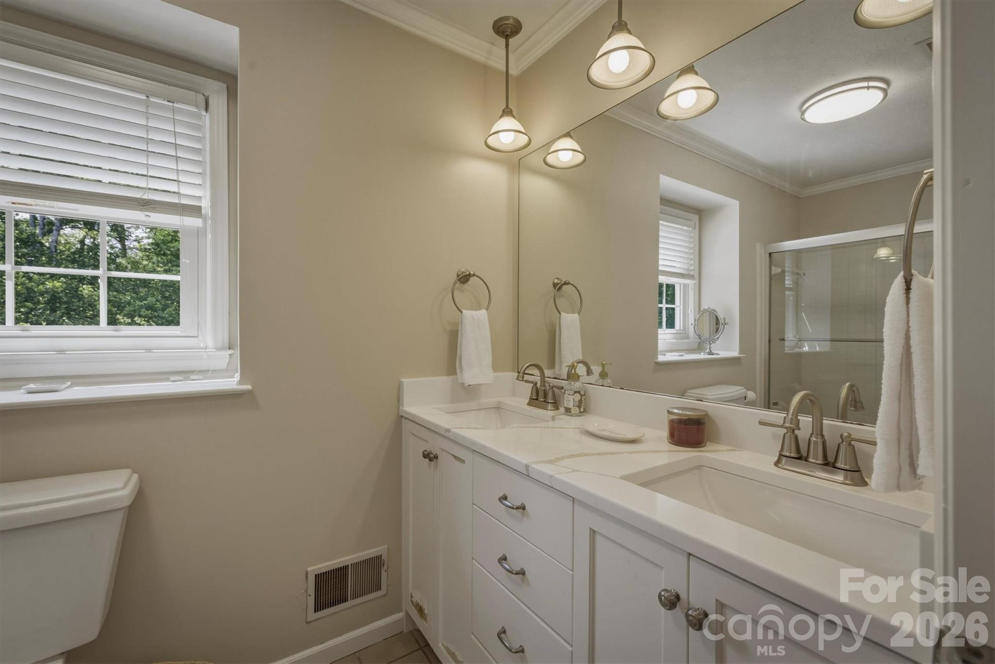 Full, Hall Bathroom - 103 Wedgewood Court, Morganton