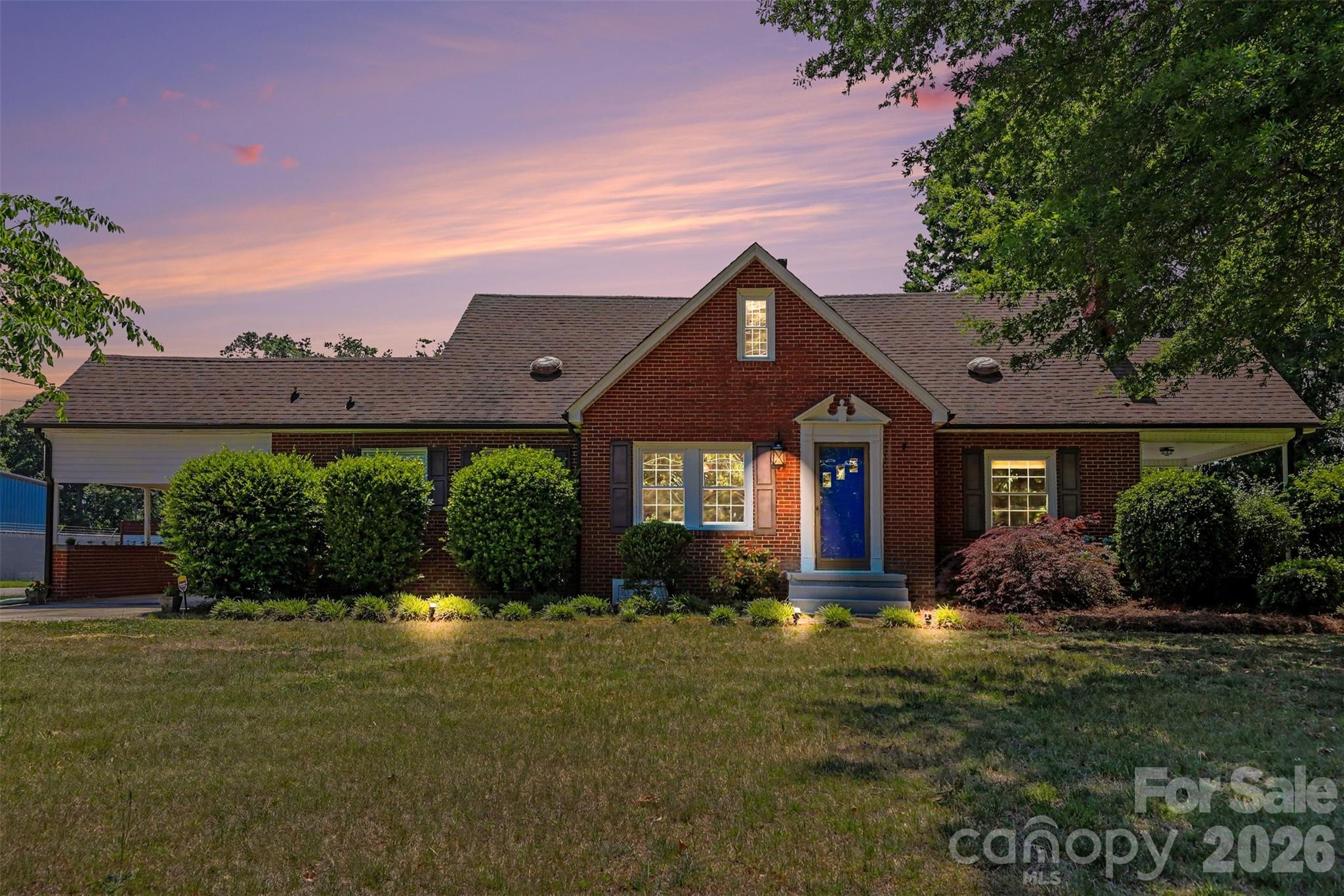 Single Family Residence at 2068 Statesville Highway, Mooresville, photo 2 of 31