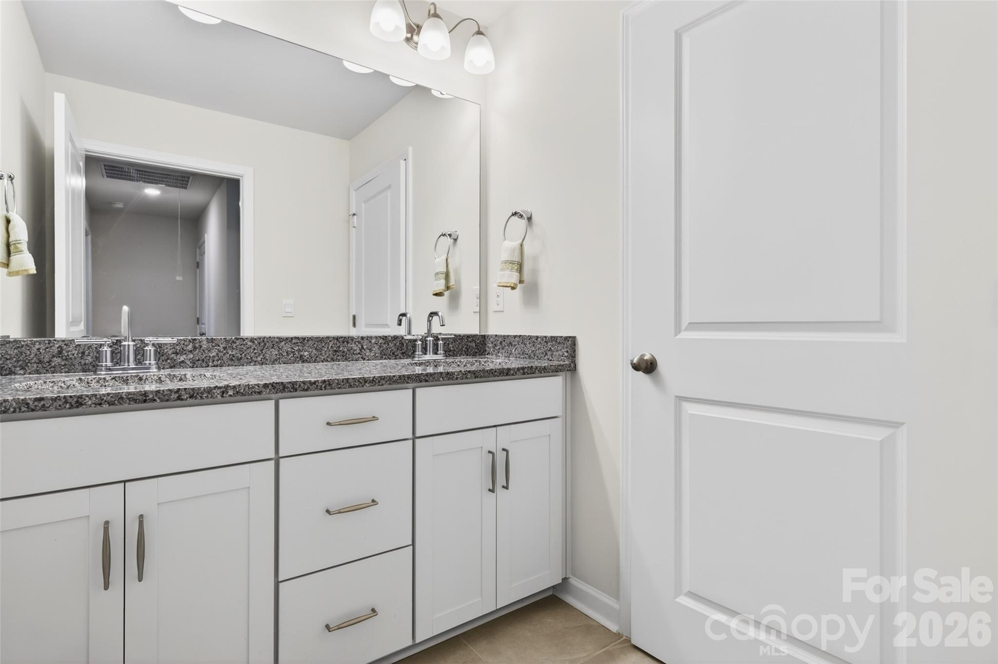 Shared full bath on upper level with dual sinks. - 4192 Steel Way, Sherrills Ford