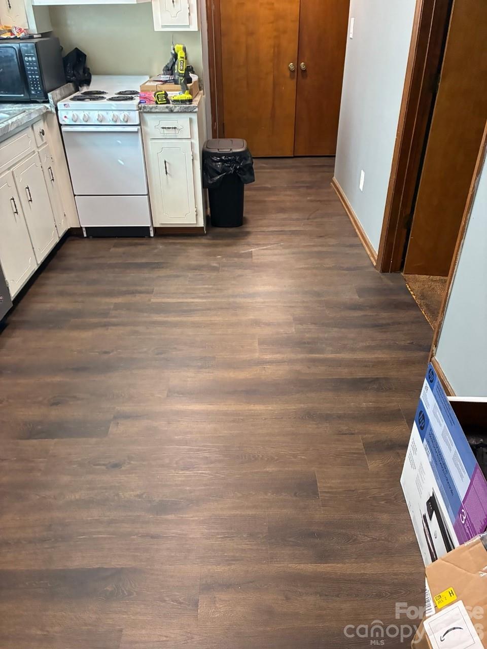 Apartment at 1020 3rd Street SE, Hickory, photo 3 of 14