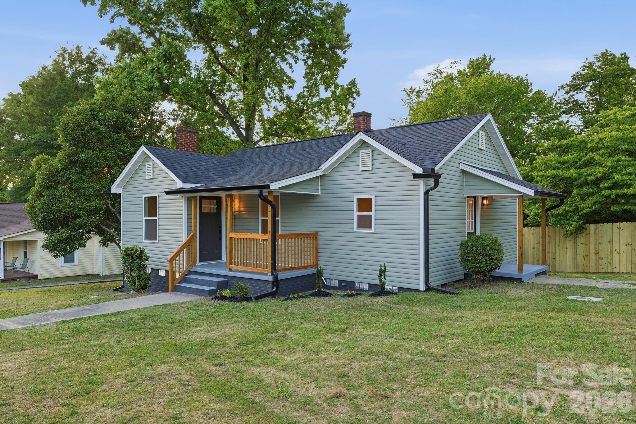 Single Family Residence at 200 W 17th Street, Kannapolis, photo 2 of 12