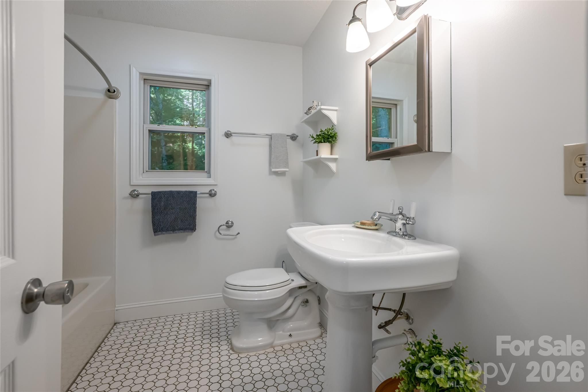 Single Family Residence at 7 Timber Park Drive, Black Mountain, photo 34 of 39