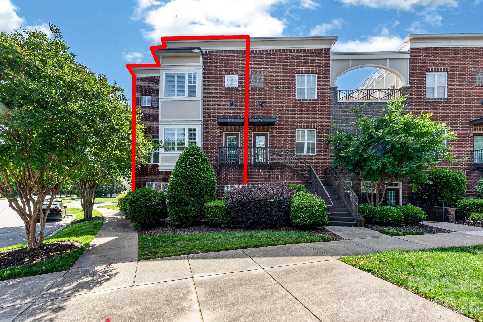 Condominium at 262 Harbour Place Drive, Davidson, photo 2 of 30