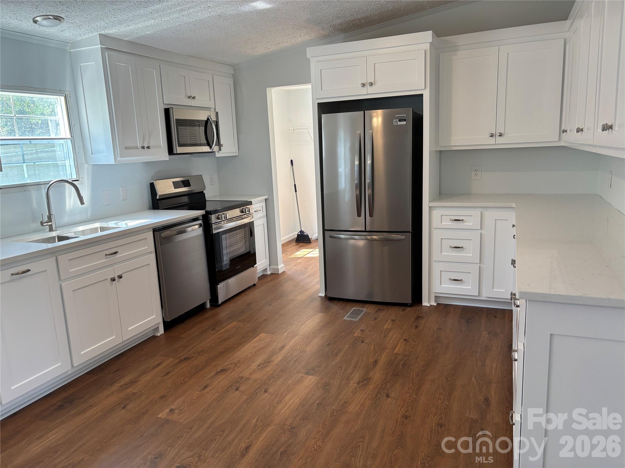 Single Family Residence at 559 School Drive, Taylorsville, photo 7 of 48