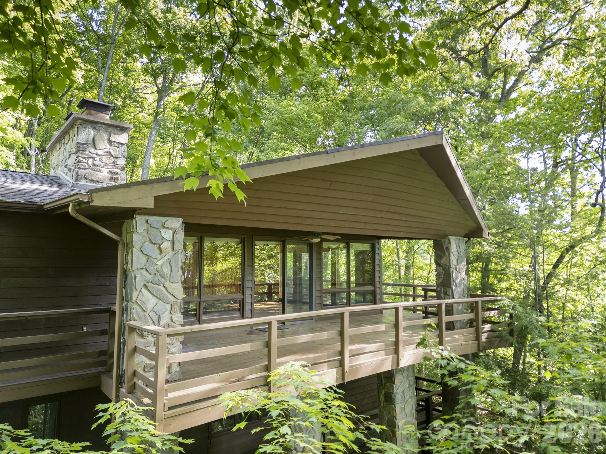 1126 Scenic Circle