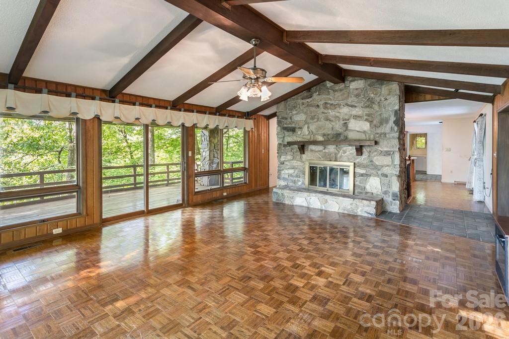 Single Family Residence at 1126 Scenic Circle, Waynesville, photo 7 of 40