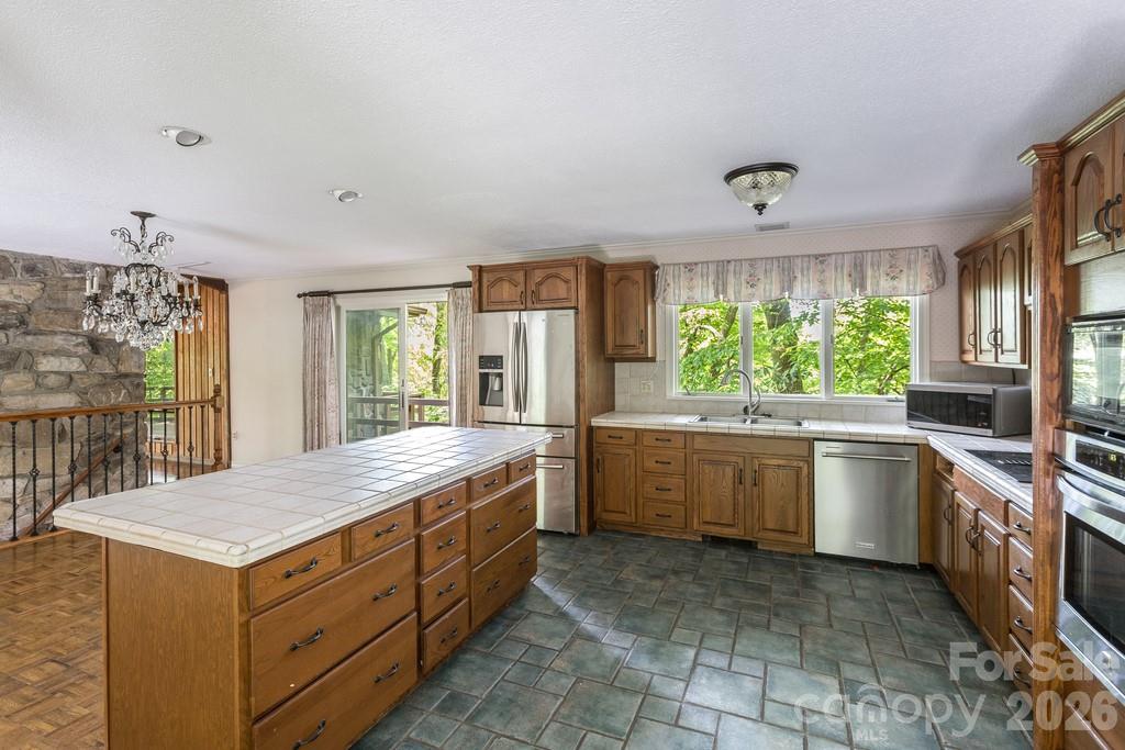 Single Family Residence at 1126 Scenic Circle, Waynesville, photo 13 of 40