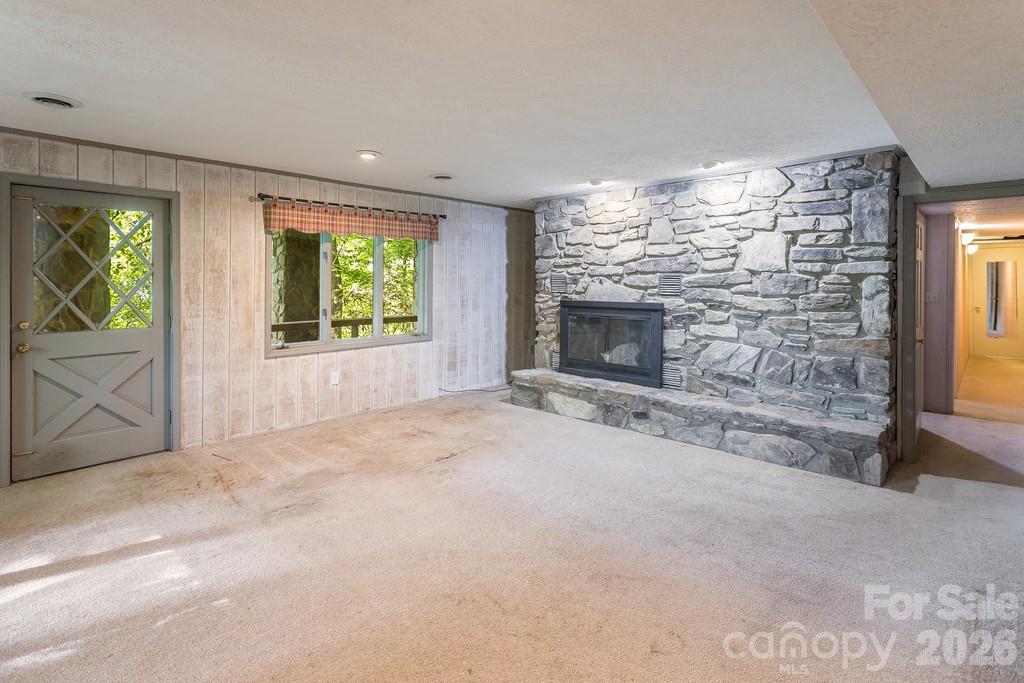 Single Family Residence at 1126 Scenic Circle, Waynesville, photo 19 of 40