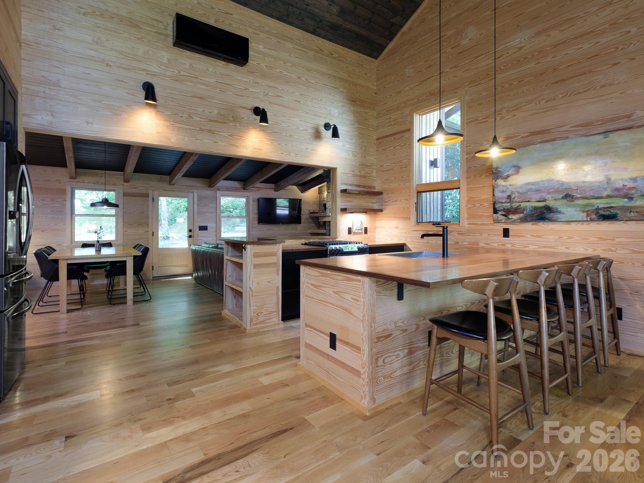 Single Family Residence at 212 SE Shore Drive, Lake Toxaway, photo 13 of 47