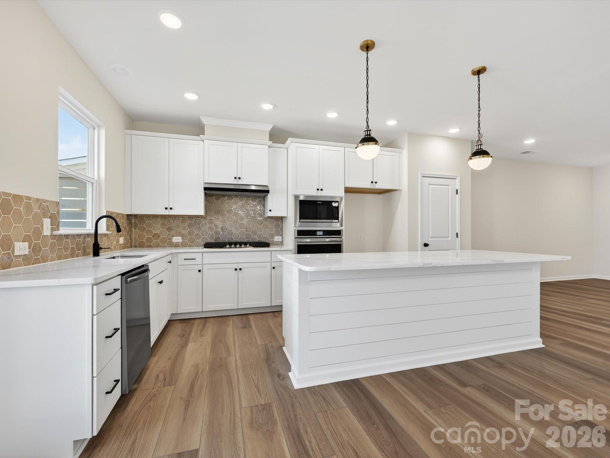 Gourmet Kitchen with Gas cooktop - 11423 Prosperity Church Road, Huntersville