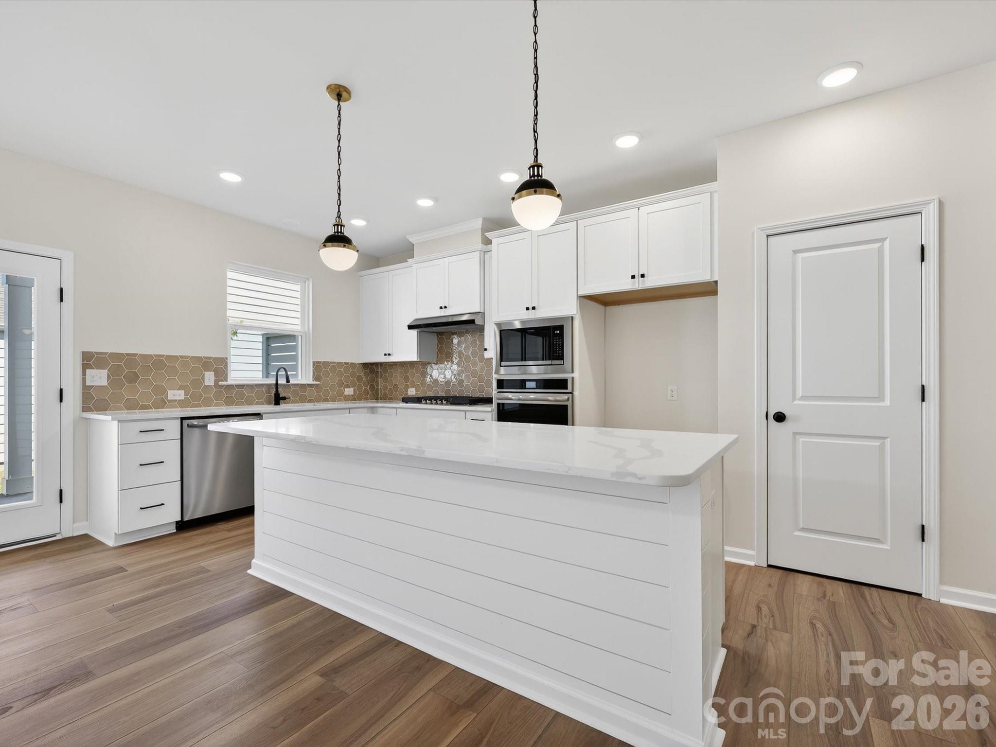 Gourmet Kitchen with Gas cooktop - 11423 Prosperity Church Road, Huntersville
