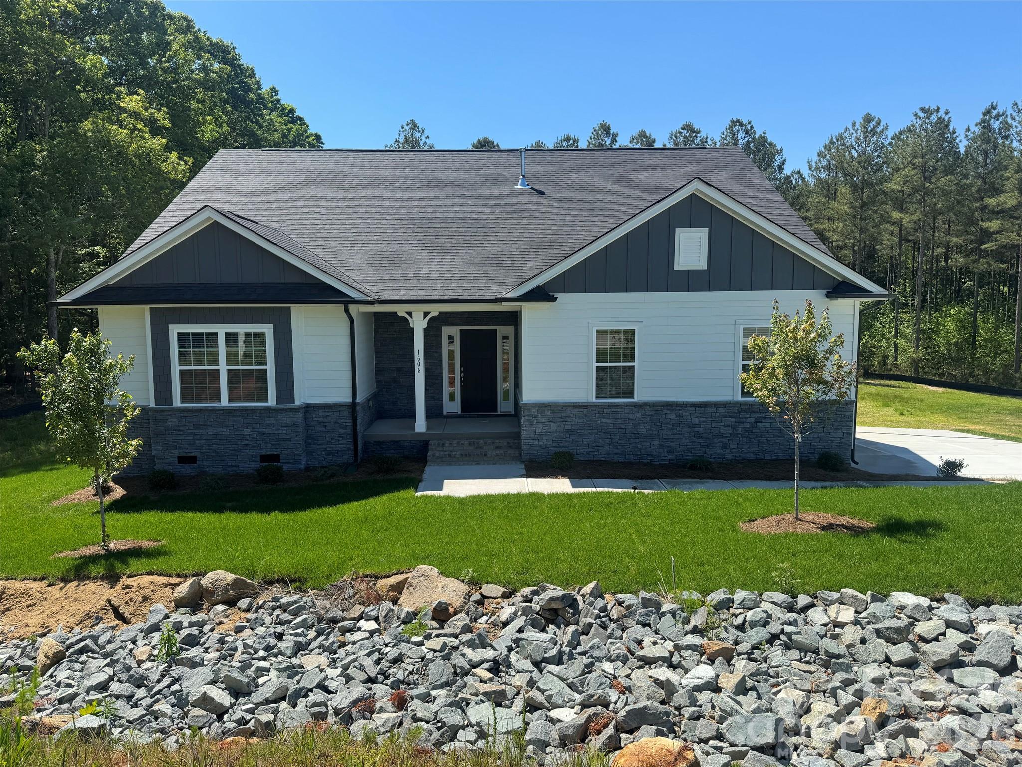 Welcome Home! - 1606 Autumn Lane, York