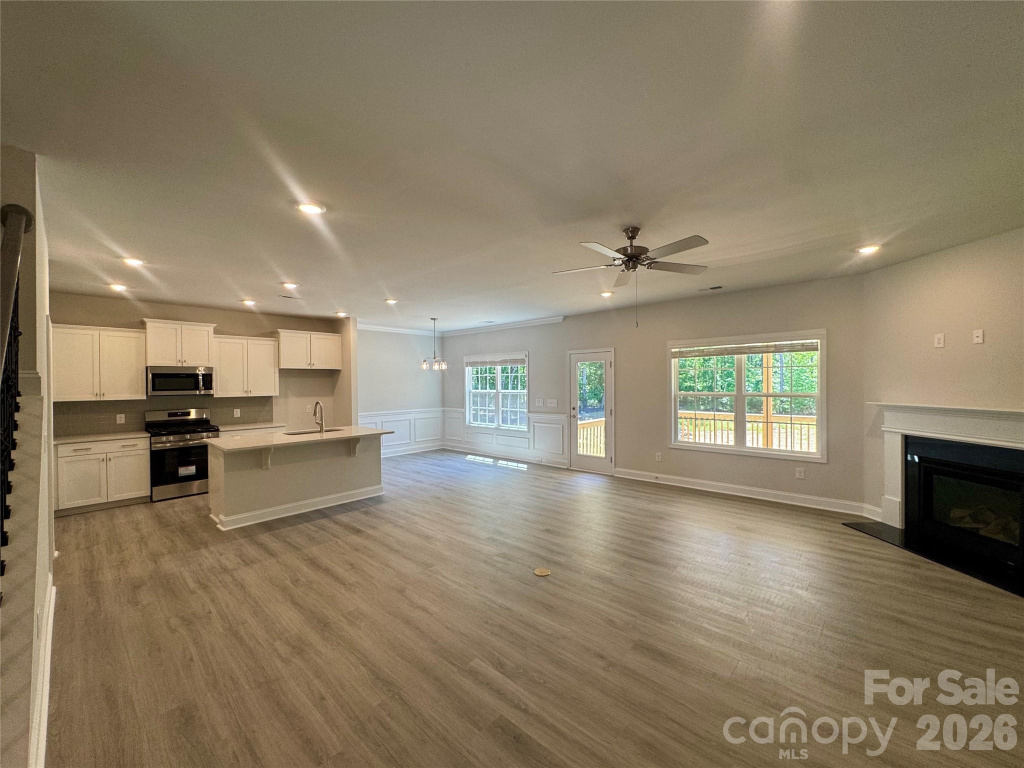 Spacious family room/kitchen/breakfast area - 1606 Autumn Lane, York