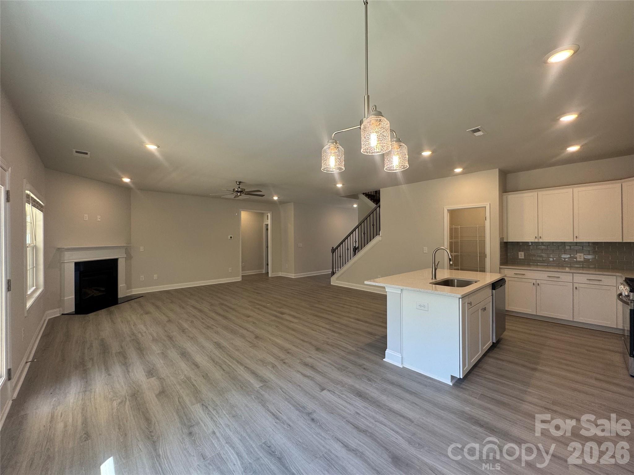 Single Family Residence at 1606 Autumn Lane, York, photo 6 of 39