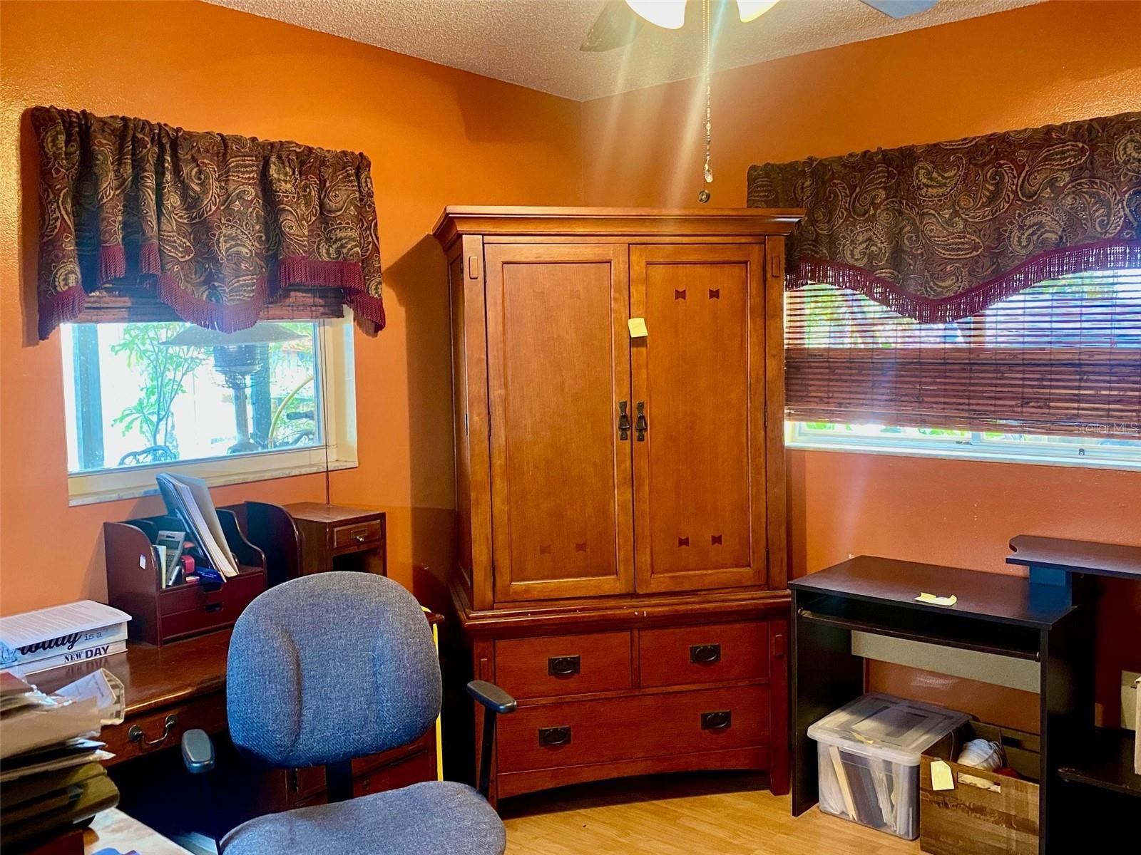Single Family Residence at 132 RUTGERS RD, VENICE, photo 6 of 19