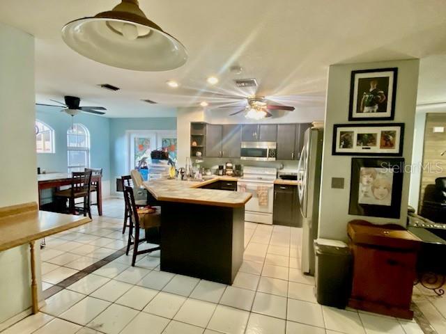 Single Family Residence at 132 RUTGERS RD, VENICE, photo 10 of 19