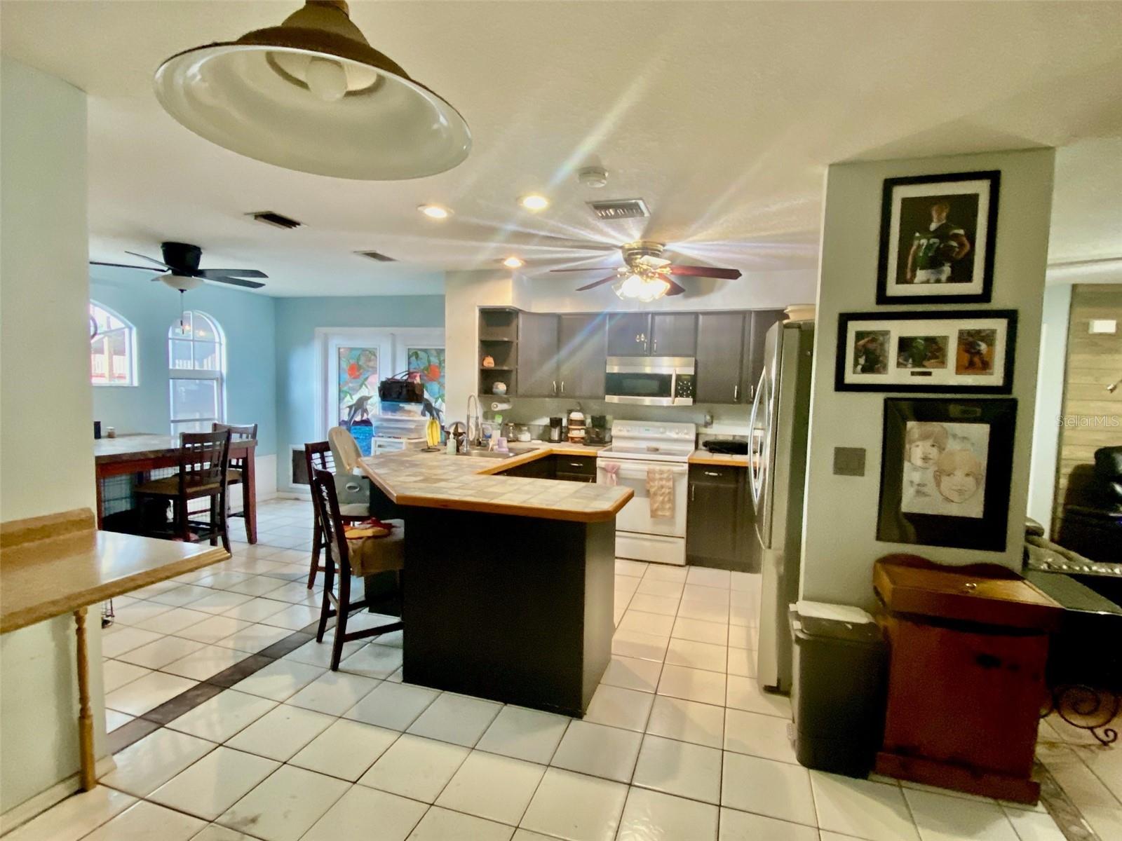 Single Family Residence at 132 RUTGERS RD, VENICE, photo 17 of 19