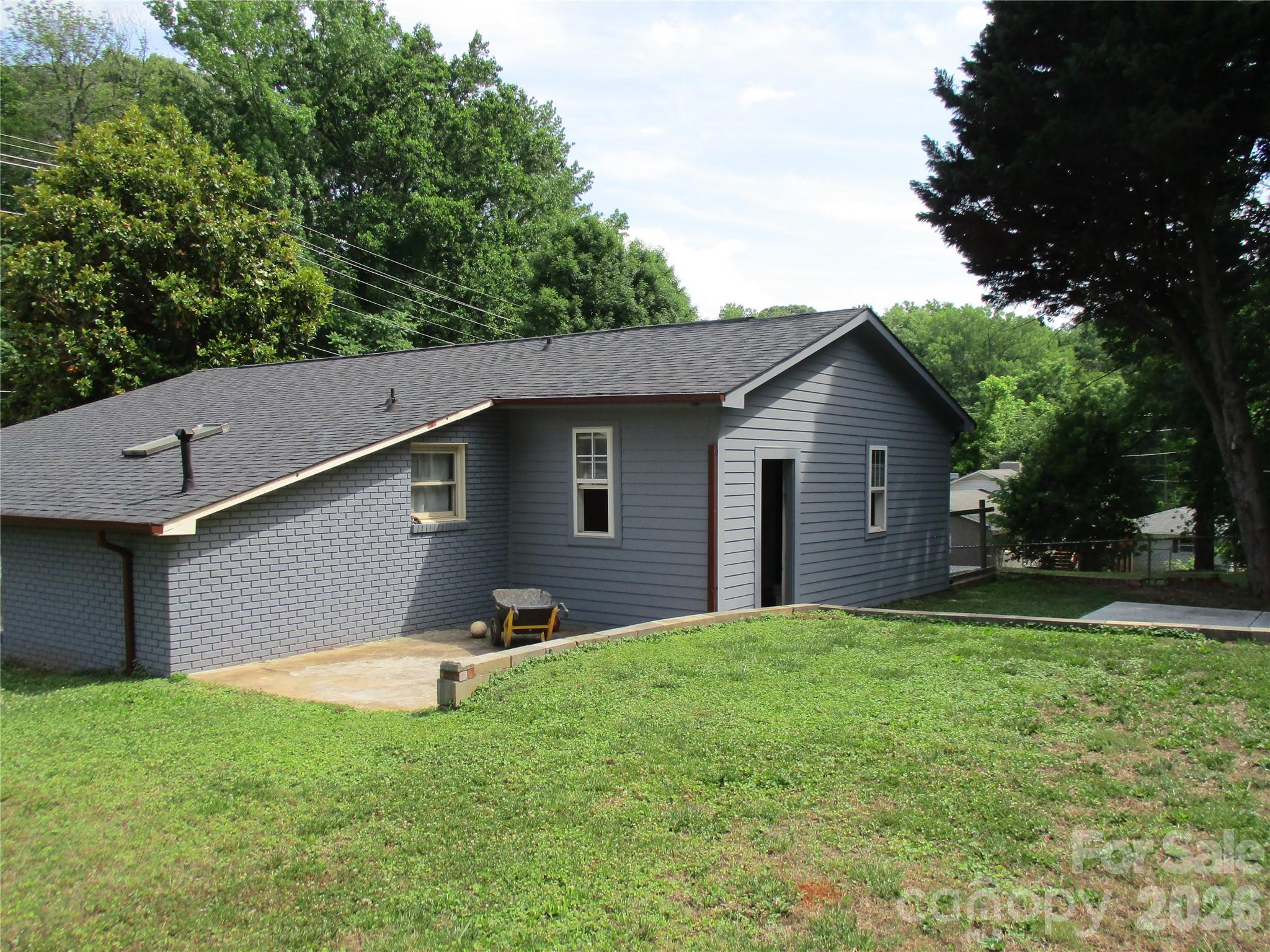 Single Family Residence at 307 6th Street, Belmont, photo 3 of 21